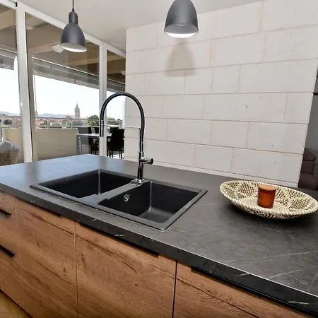 Michelle - Sights Within Easy Reach Apartment
