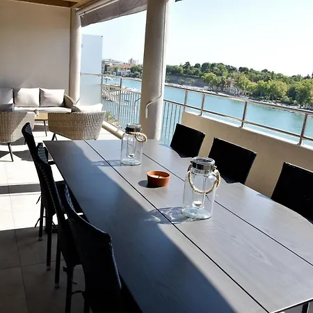 Michelle - Sights Within Easy Reach Apartment *