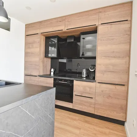 Michelle - Sights Within Easy Reach Apartment *
